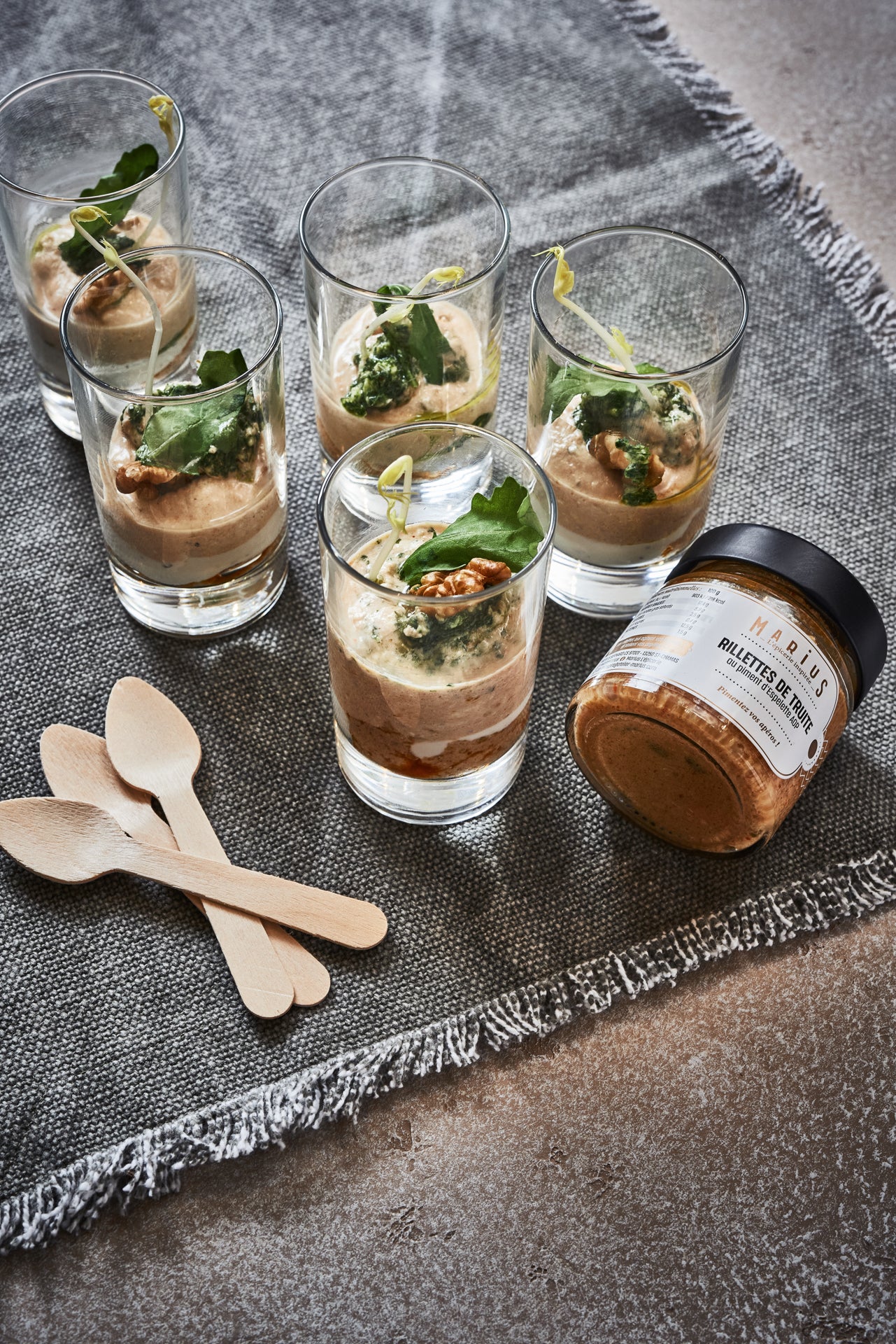 Verrines de truite au pesto de roquette