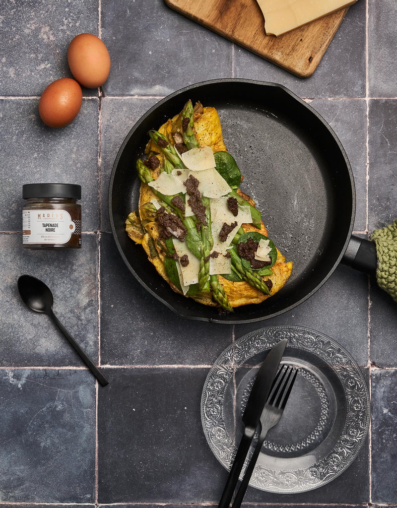 Omelette asperges, pommes de terre et tapenade