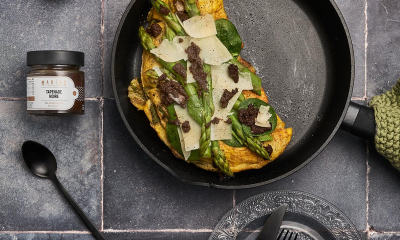 Omelette asperges, pommes de terre et tapenade