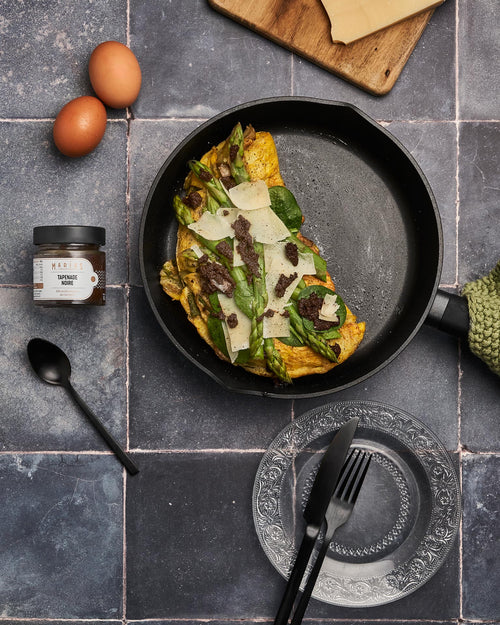 Omelette asperges, pommes de terre et tapenade