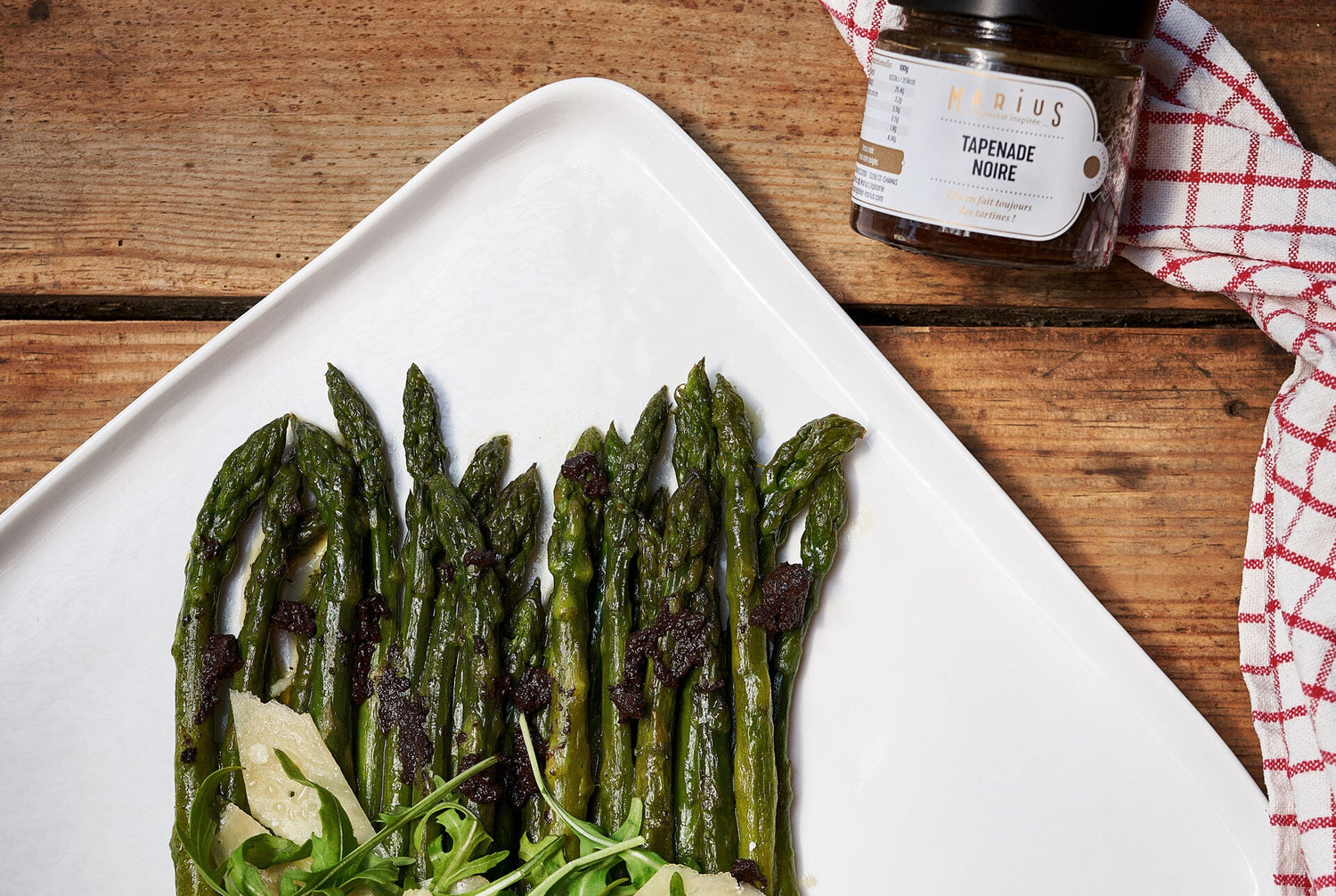 Asperges vertes rôties à la tapenade noire