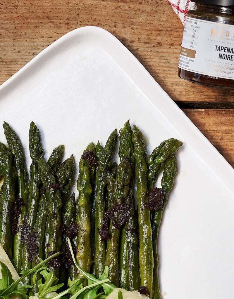 Asperges vertes rôties à la tapenade noire