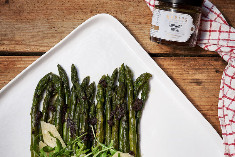 Asperges vertes rôties à la tapenade noire