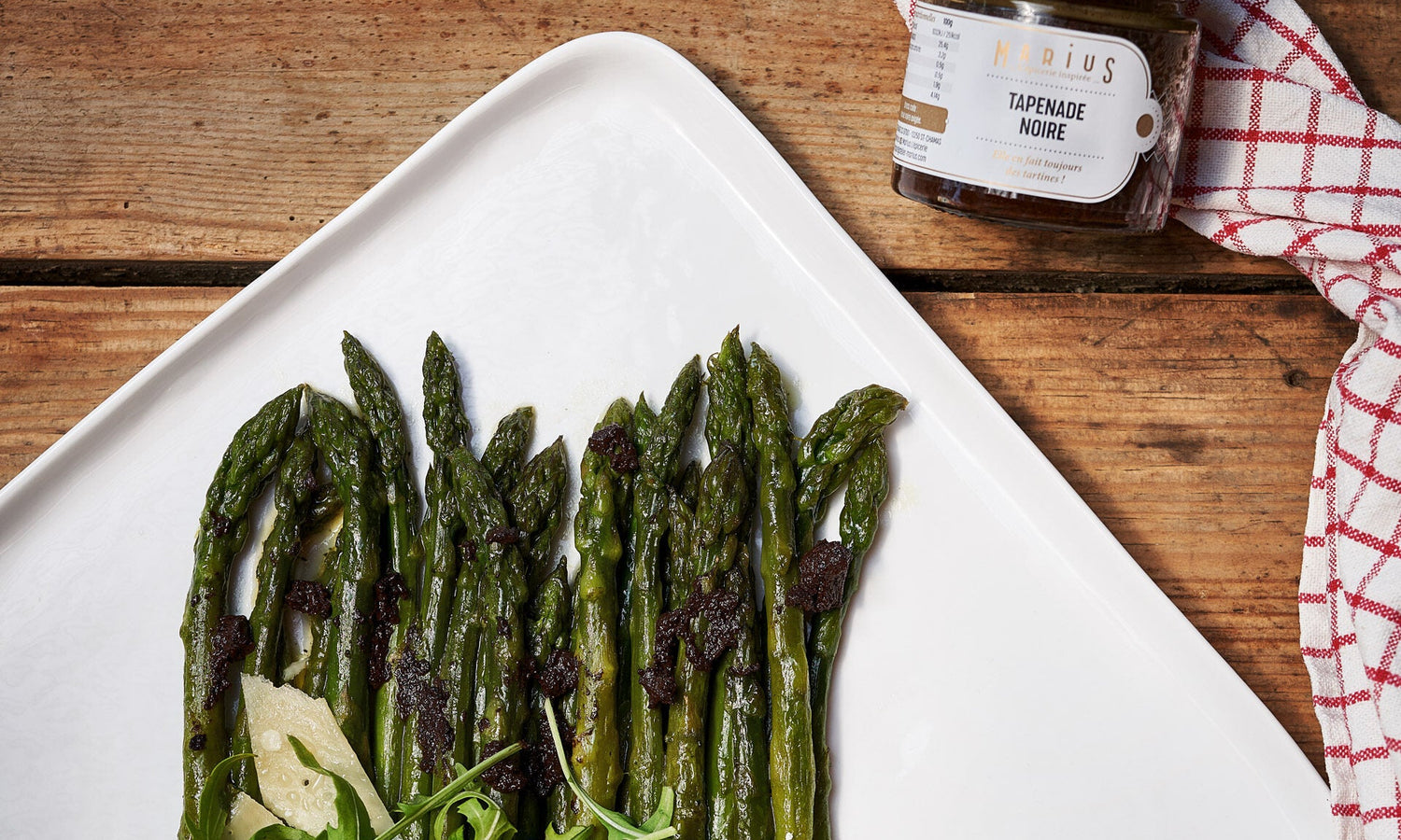 Asperges vertes rôties à la tapenade noire