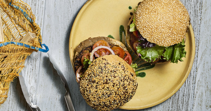 Burger végétarien à l’ail noir