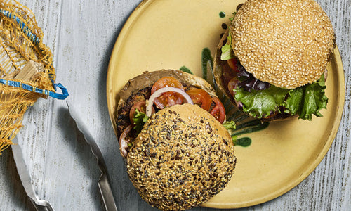 Burger végétarien à l’ail noir