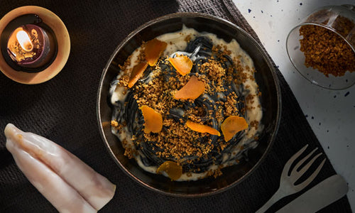 Spaghettis à l’encre de seiche, truffes et poutargue