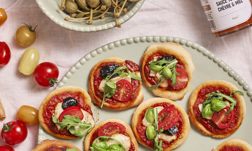 Mini pizzas tomate, chèvre et miel