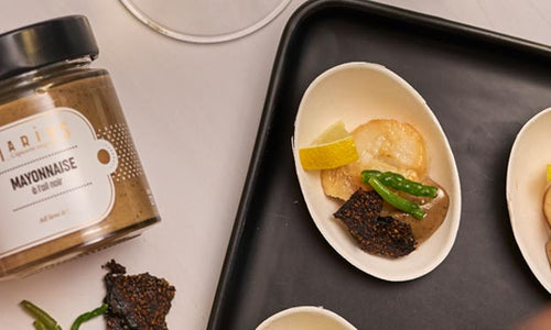 Cuillères apéritives aux Saint-Jacques et mayonnaise à l’ail noir
