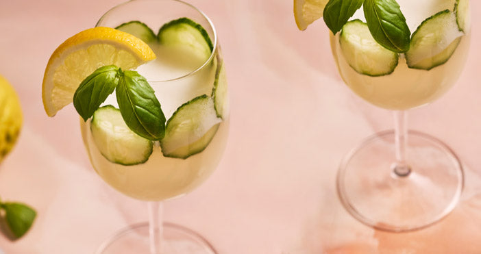 Mocktail citron givré, cardamome et basilic