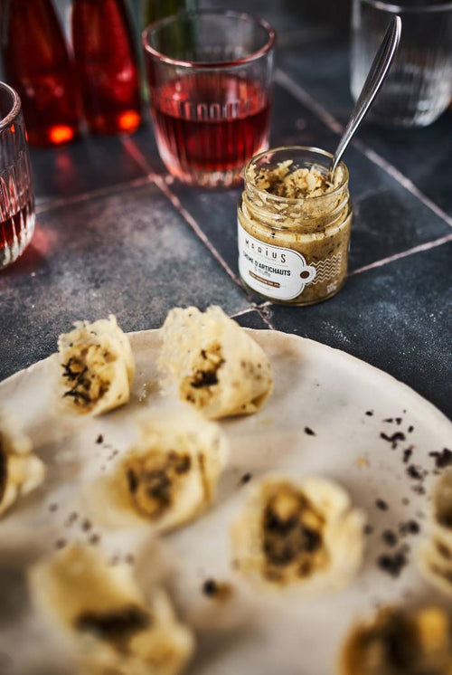 Nids de parmesan à la crème d'artichauts truffe