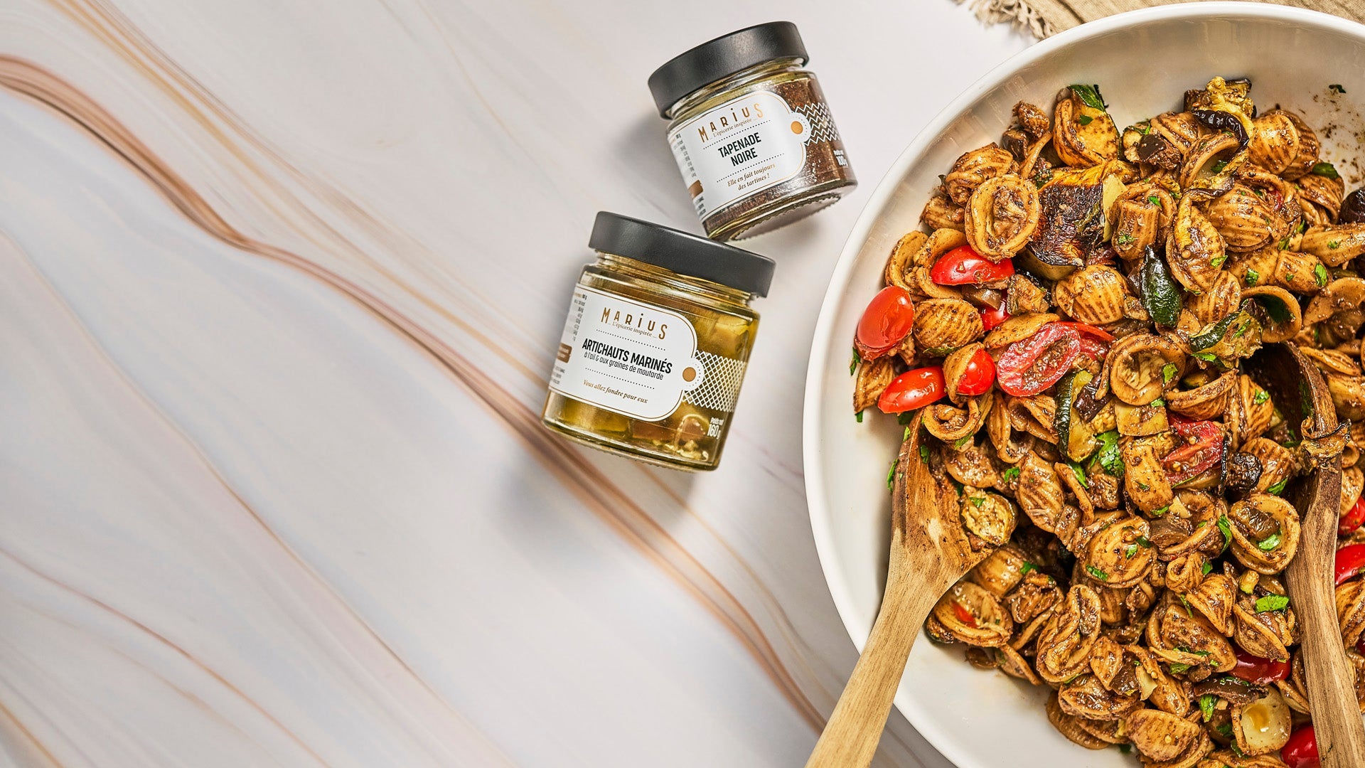 Salade de pâtes à la tapenade et aux artichauts marinés