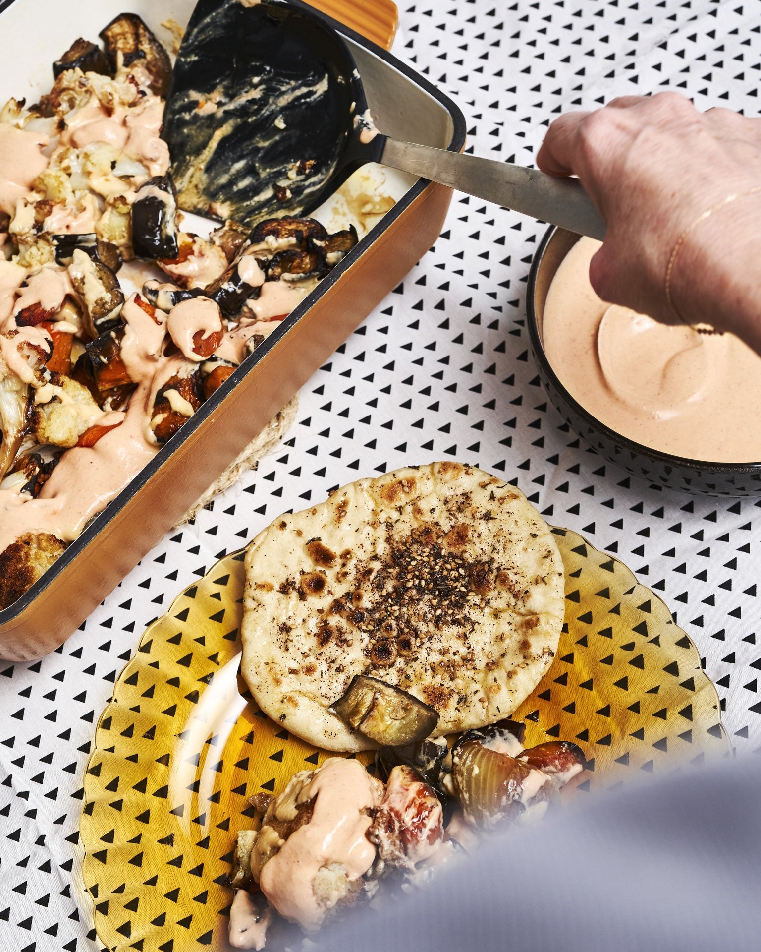 Sauce Tahini, Harissa et ail confit avec ses légumes rôtis