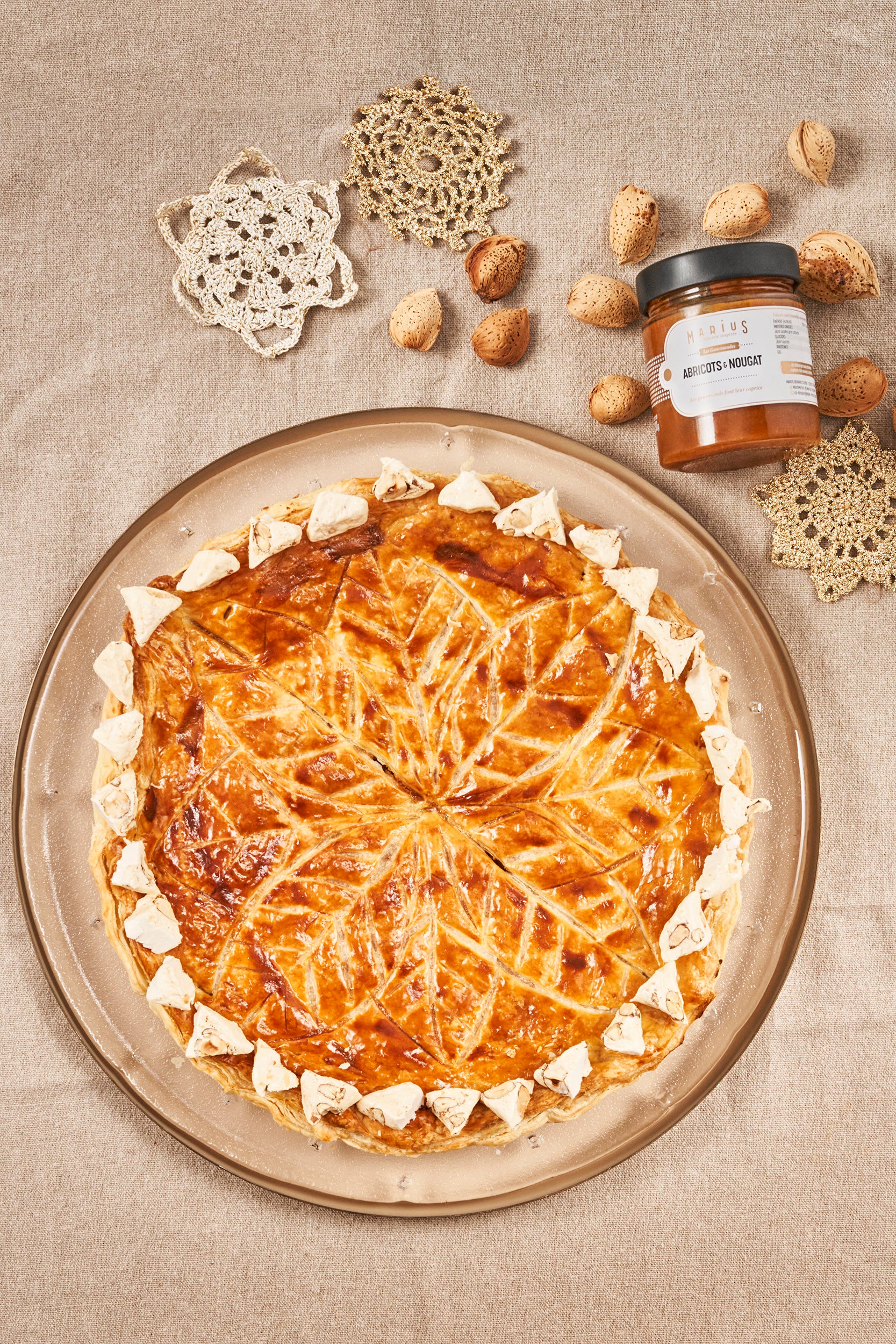 Galette des rois, amandes, abricot et nougat