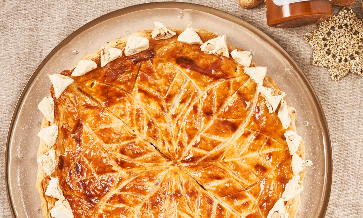 Galette des rois, amandes, abricot et nougat