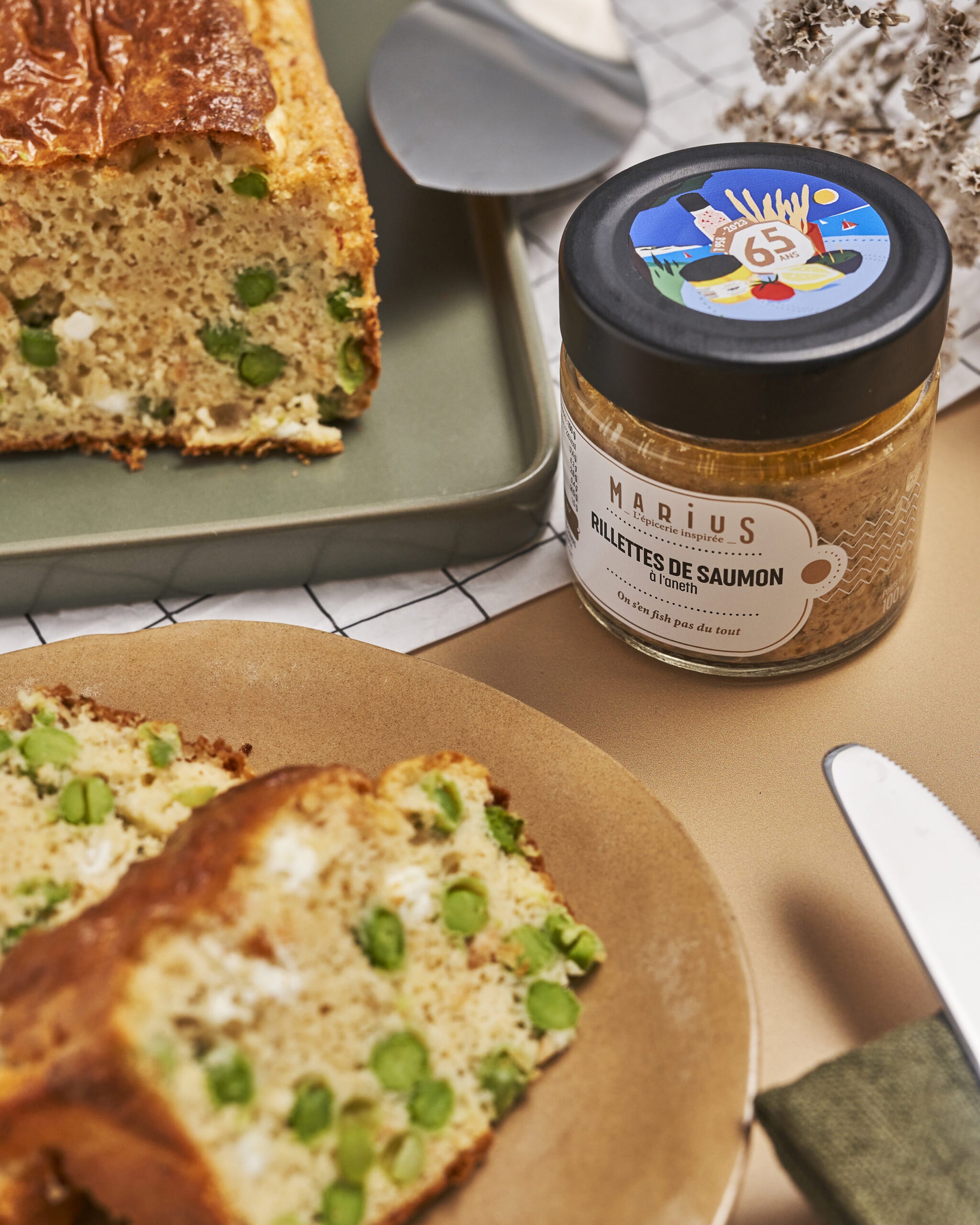 Cake au saumon, à l'aneth, à la feta et aux petits pois