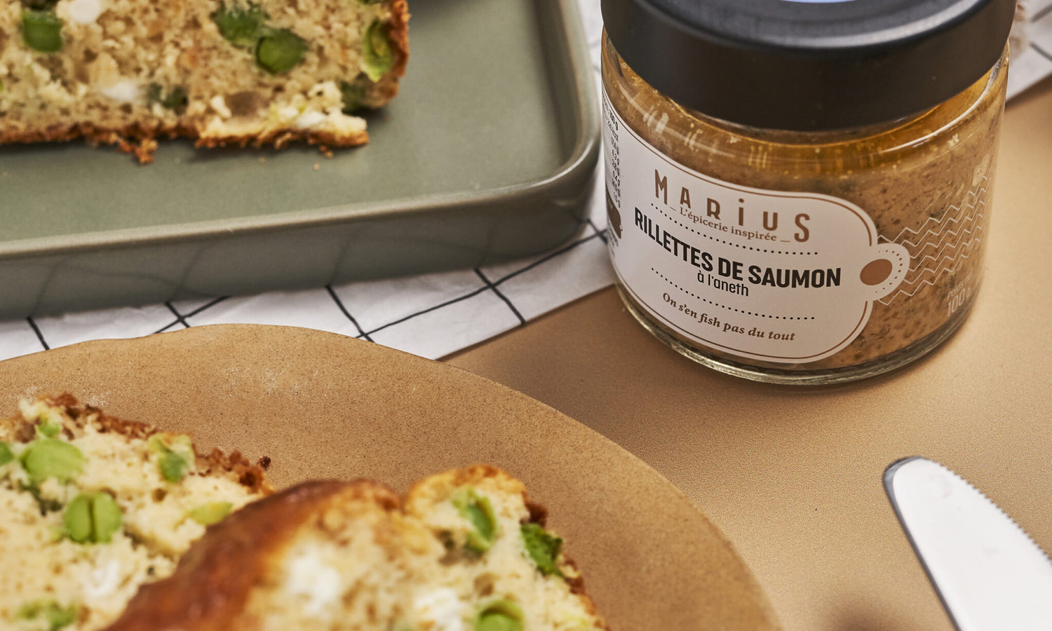 Cake au saumon, à l'aneth, à la feta et aux petits pois