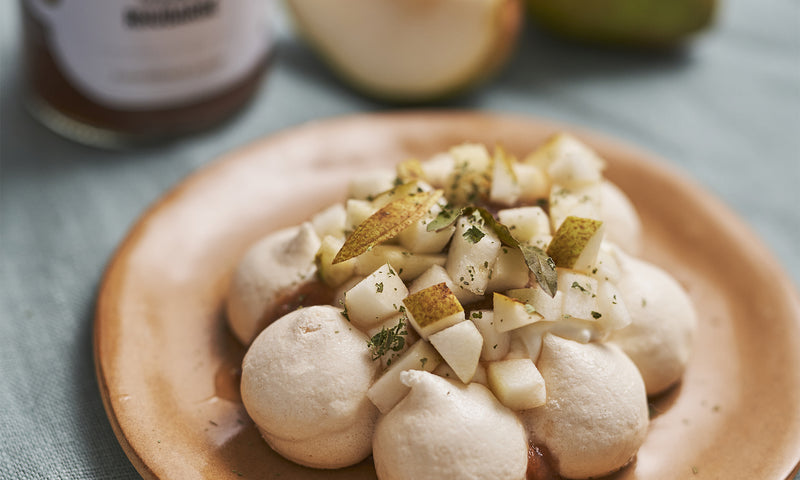Pavlova poires, rhubarbe et verveine