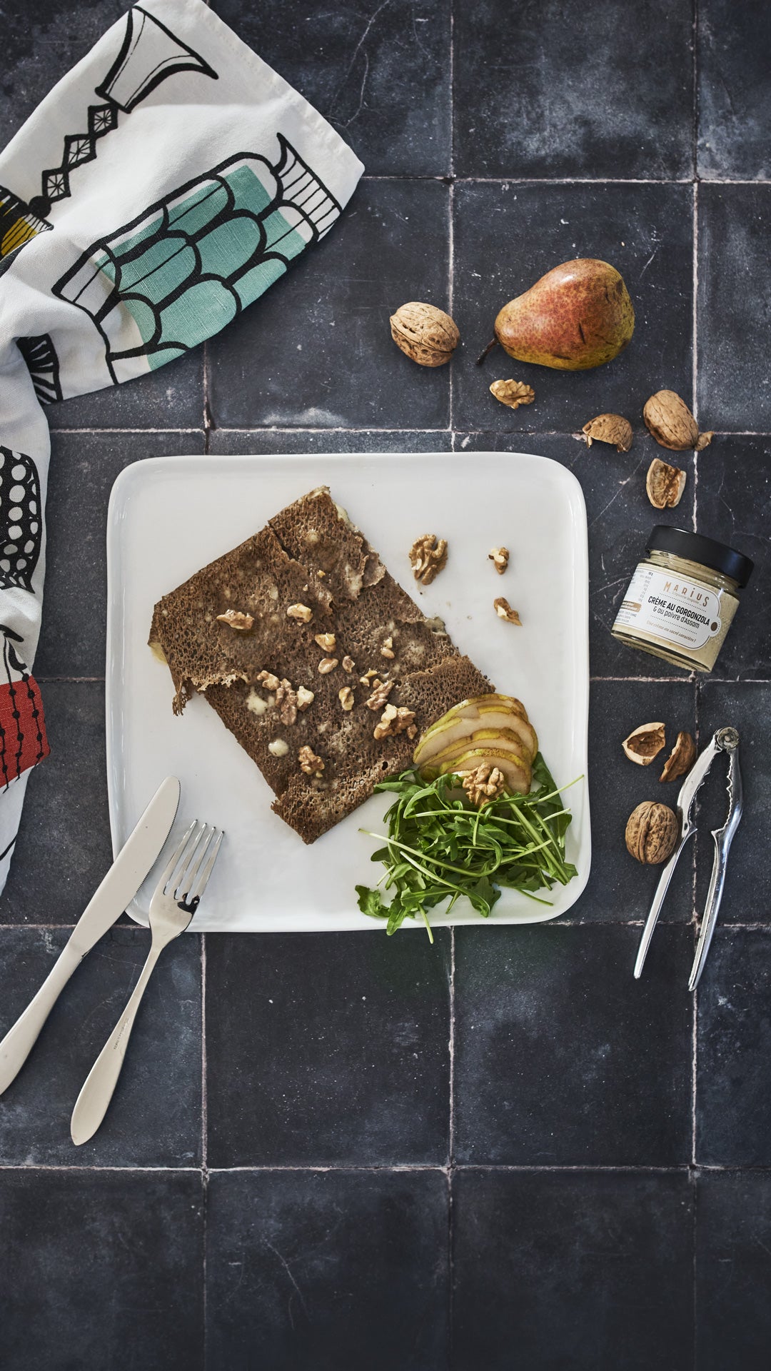 Galettes de sarrasin, crème de gorgonzola, poires et miel