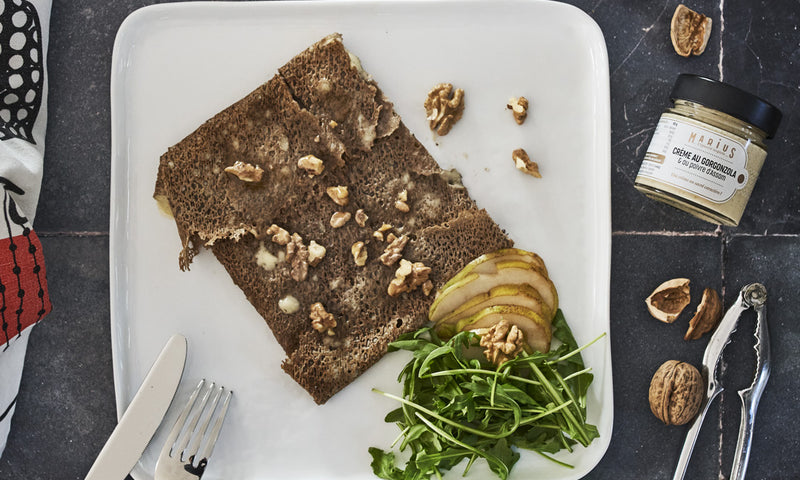 Galettes de sarrasin, crème de gorgonzola, poires et miel