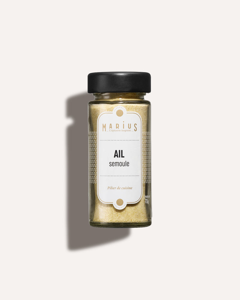Flacon d'ail semoule MARiUS 70 g, vue de face sur fond beige